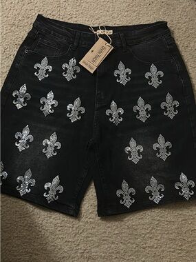 Men's Black Fleur-de-Lis Embellished Jean Shorts - Unlabeled Brand